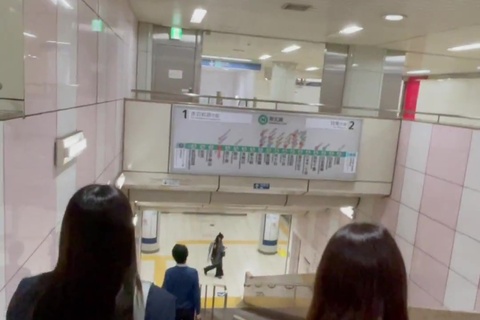 お小遣いあげて制服ちゃん二人組撮影