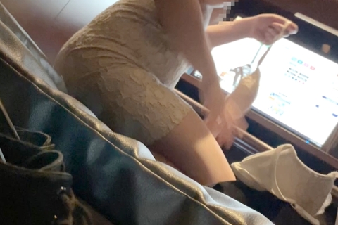 【巨乳】新卒OLの日常【着替え】