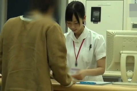 普段は大人しい清純ナースが仕事を終えると豹変！乱交中出しで...