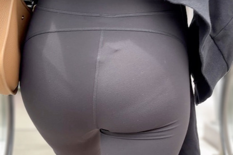 《左右非対称のPライン！ボリューム満点な巨尻モデル》