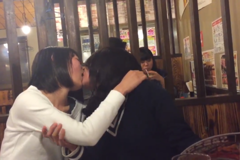 ふざけてレズキス二組
