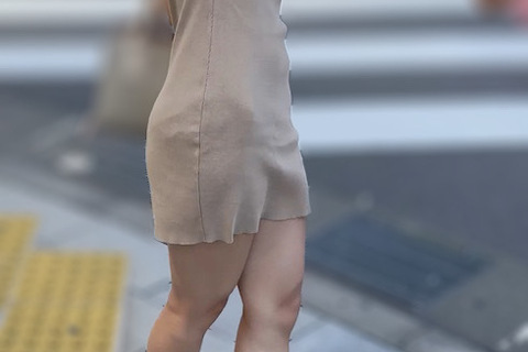 《だらしなさ１００点満点！パリピの透け透けパンティー姿》