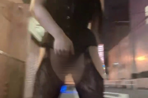 歌舞伎町のお姉さんの立ちション