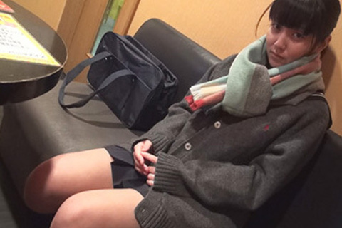 THEマンズリ15「高１がカラオケ女子便潜入しオシッコ自撮...