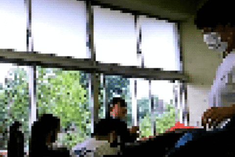 授業中の巨乳体育着少女の姿