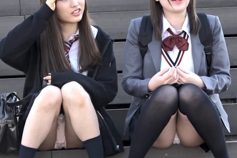 制服女子高生2名望遠盗撮